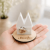 Mini Kölner Dom als Geschenk auf graviertem Holzsockel mit Herz – handgefertigtes Mitbringsel aus Köln