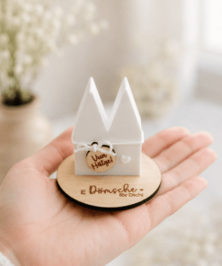 Mini Kölner Dom als Geschenk auf graviertem Holzsockel mit Herz – handgefertigtes Mitbringsel aus Köln